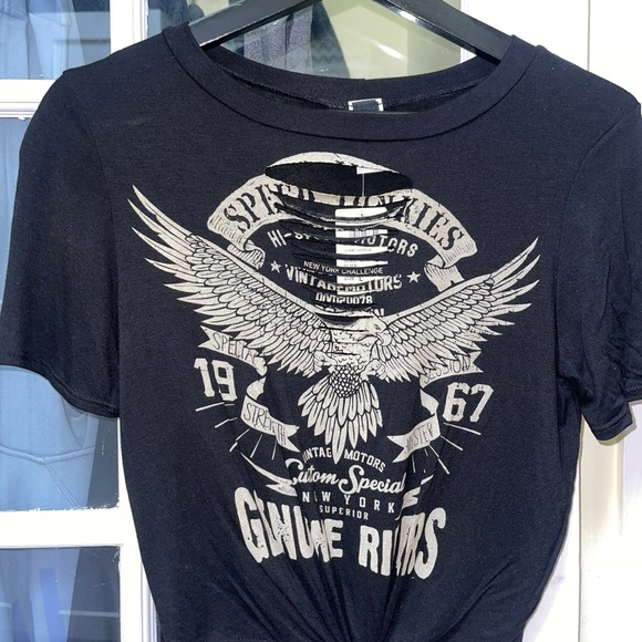 COPY - WINDSOR DISTRESSED TSHIRT - Picture 1 of 2